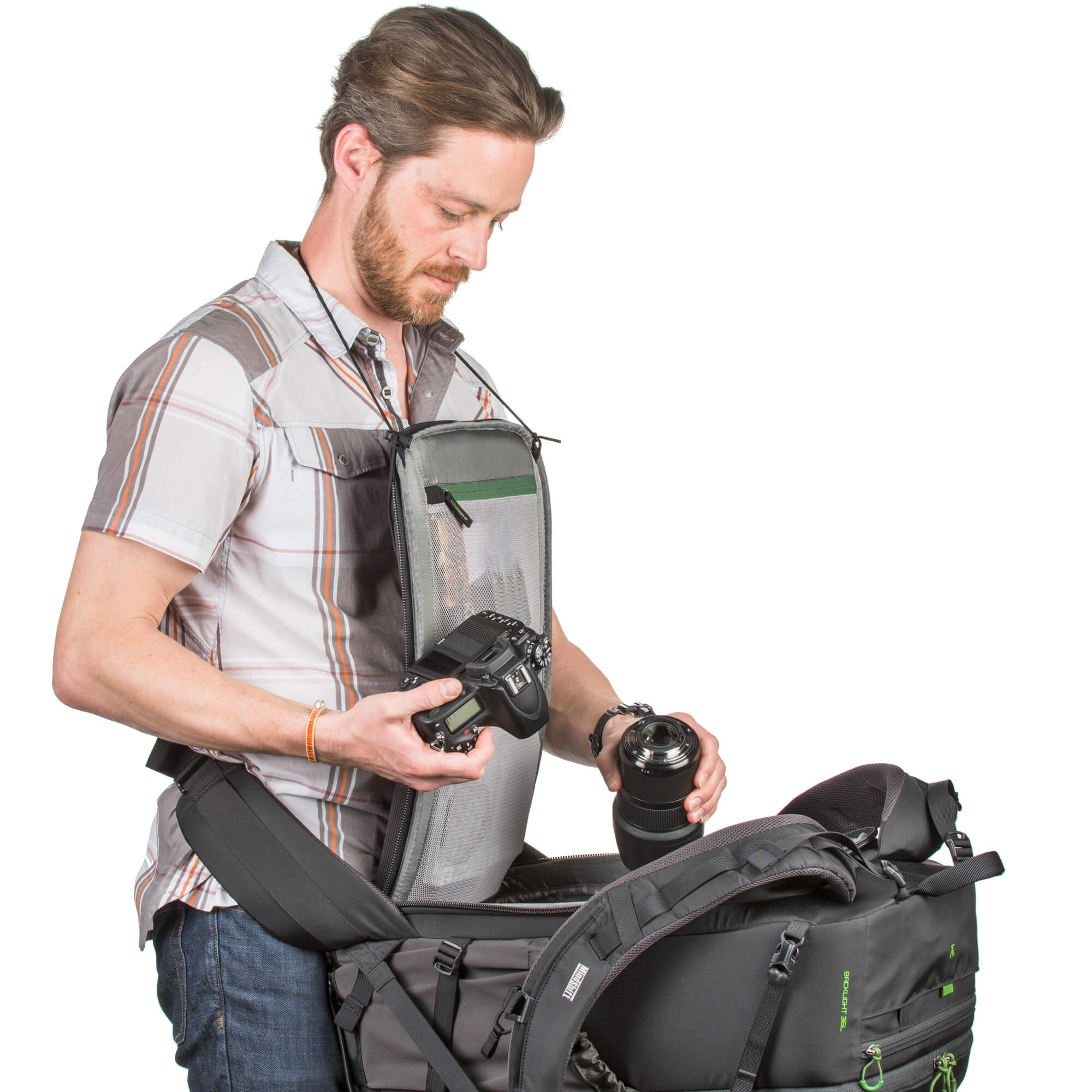 Back-panel opening provides access to all of your camera gear without taking the pack off, allowing you to work out of the bag without getting your harness dirty, wet, muddy or icy. 
