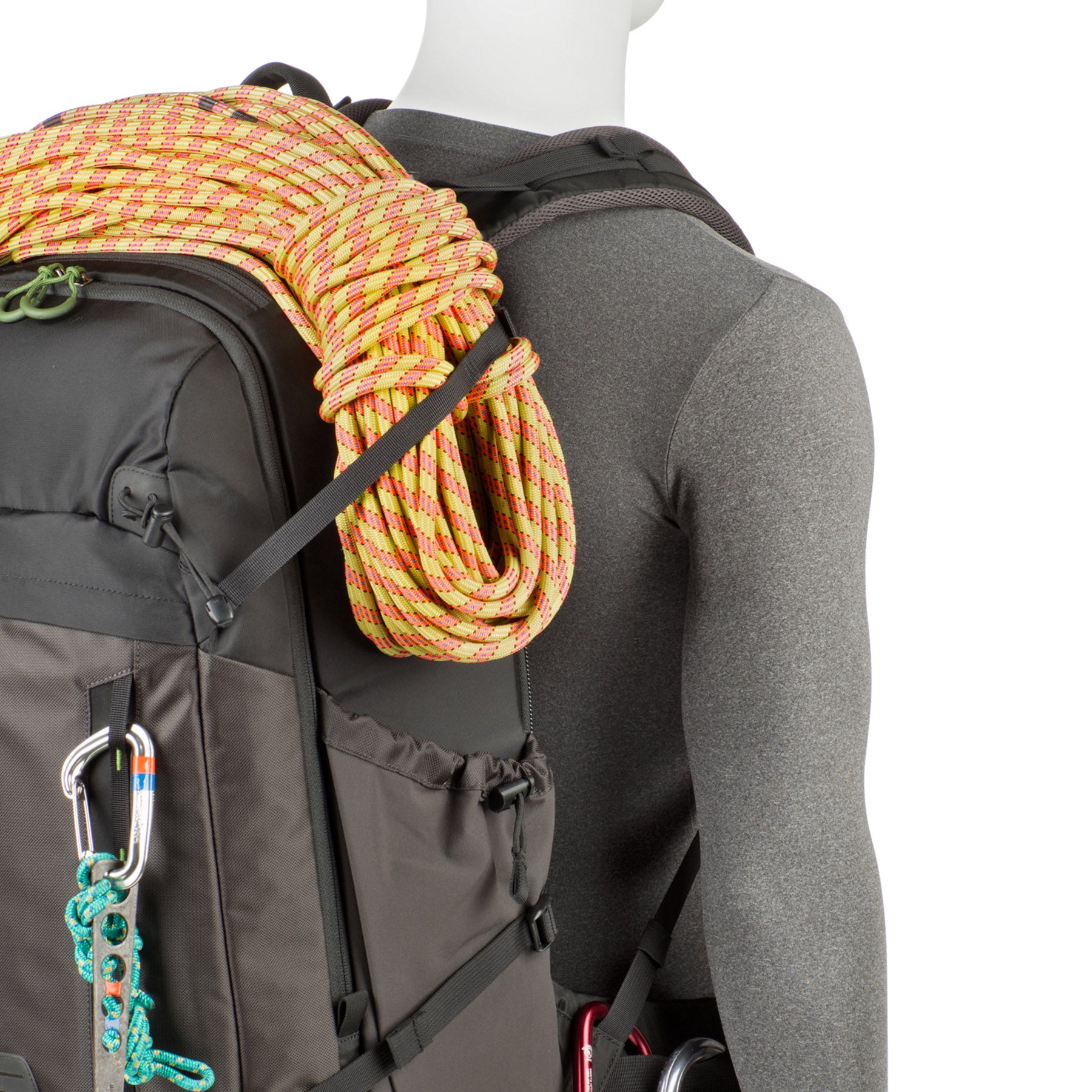 Daisy chain, ice axe loops and additional lash points for expanding your carry capacity